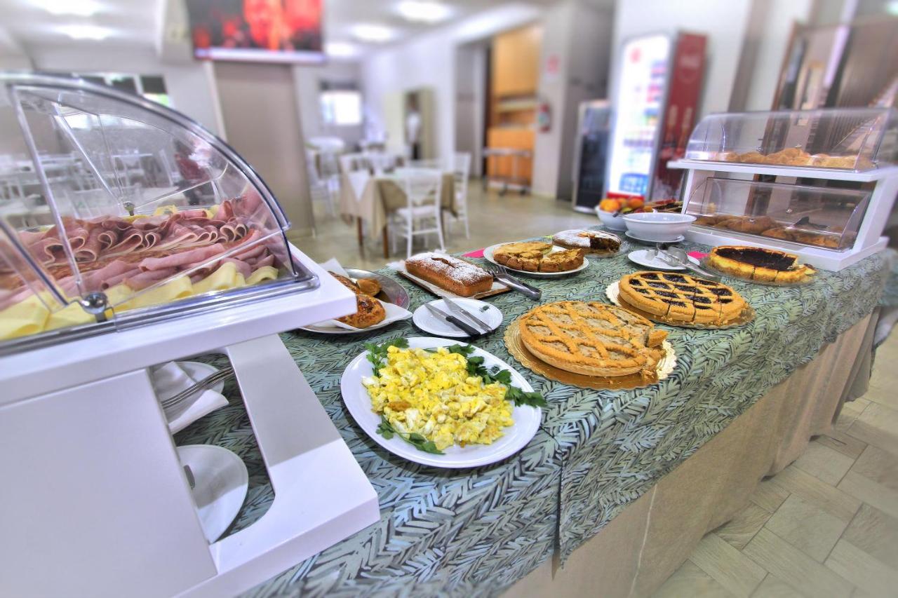 Hotel Pineta San Benedetto del Tronto Buitenkant foto