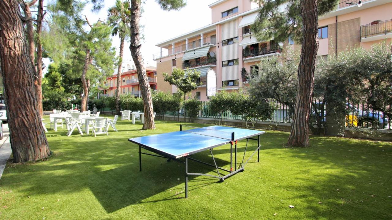 Hotel Pineta San Benedetto del Tronto Buitenkant foto