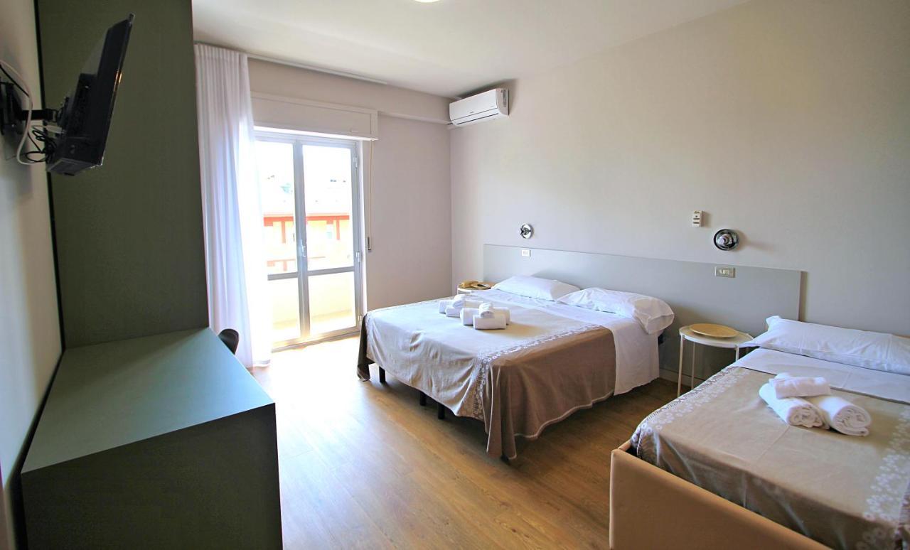 Hotel Pineta San Benedetto del Tronto Buitenkant foto