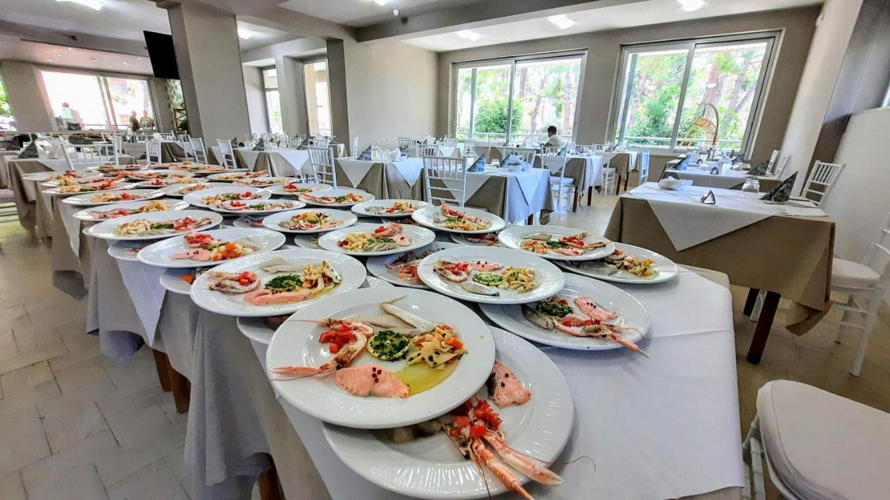 Hotel Pineta San Benedetto del Tronto Buitenkant foto