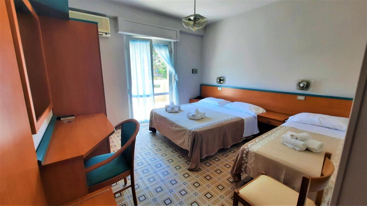 Hotel Pineta San Benedetto del Tronto Buitenkant foto