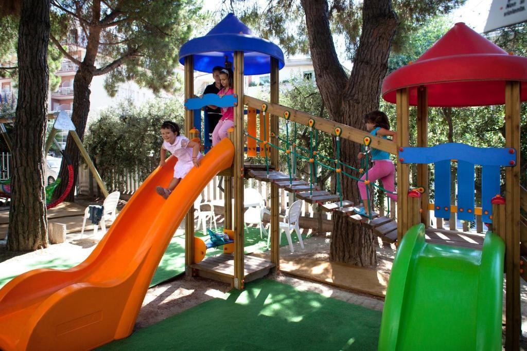 Hotel Pineta San Benedetto del Tronto Buitenkant foto