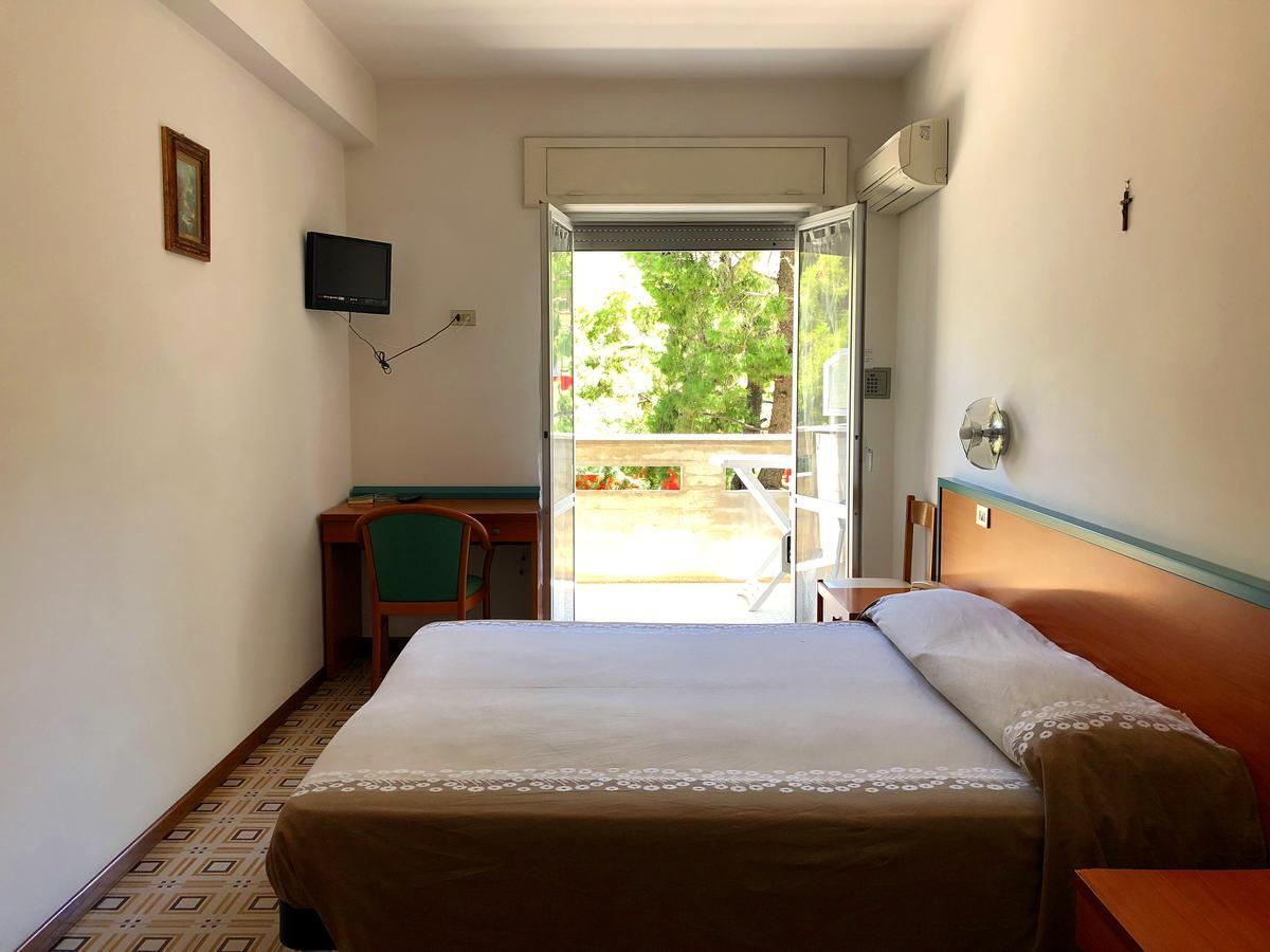 Hotel Pineta San Benedetto del Tronto Buitenkant foto